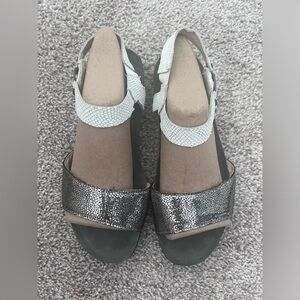 Naot Sabrina sandal SZ 37 silver and white